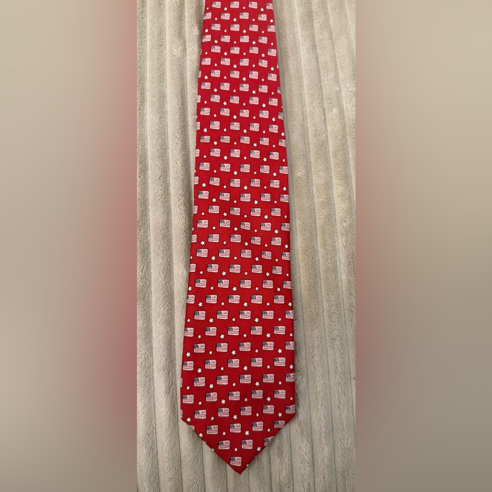 Vineyard Vines Custom Collection Red Tie with American Flag Pattern. ‼️Free Ship